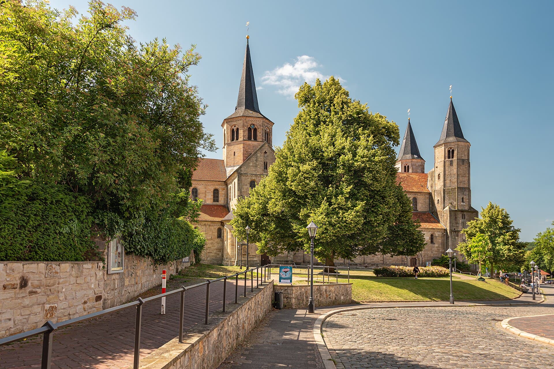 Innenraum der Basilika St. Godehard in Hildesheim